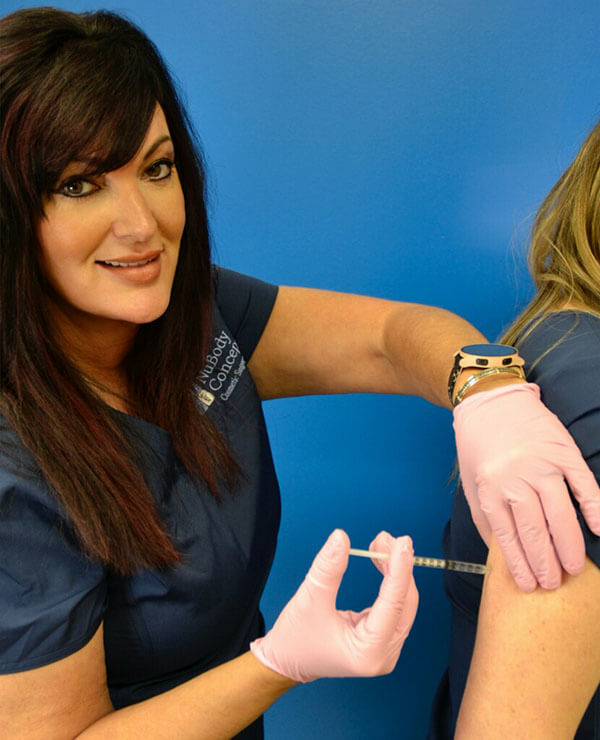 Nubody concepts Memphis nurse injector Lori administering an injection